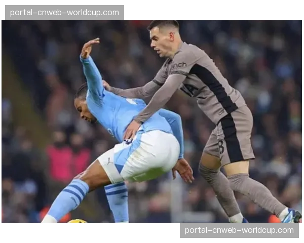 斯特拉斯堡对阵兰斯比赛出现争议判罚，VAR介入取消主队点球