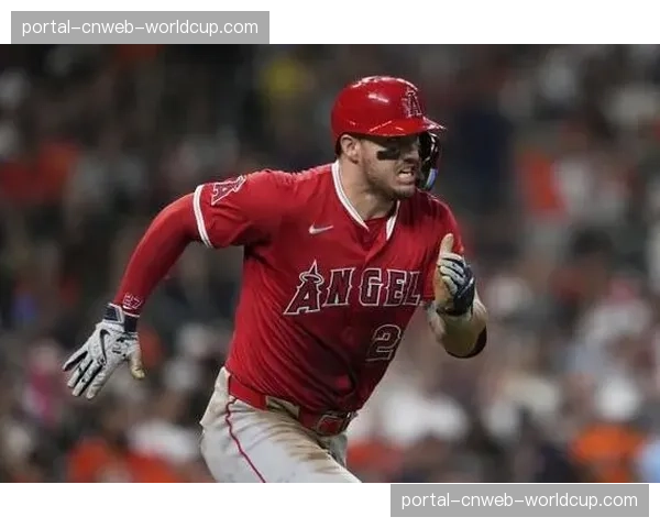 天使队10局苦战不敌太空人，迈克·特劳特单场双响成空响