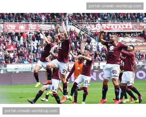 AC米兰公布对阵萨勒尼塔纳大名单，莱奥伤愈回归进入替补席